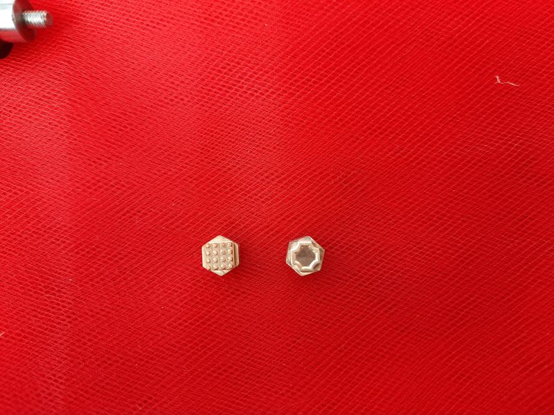 2-Locher-Set Durchmesser 6 mm quadratische Punkte / quadratische gebogene Ecken, Valchekan-Griff (17