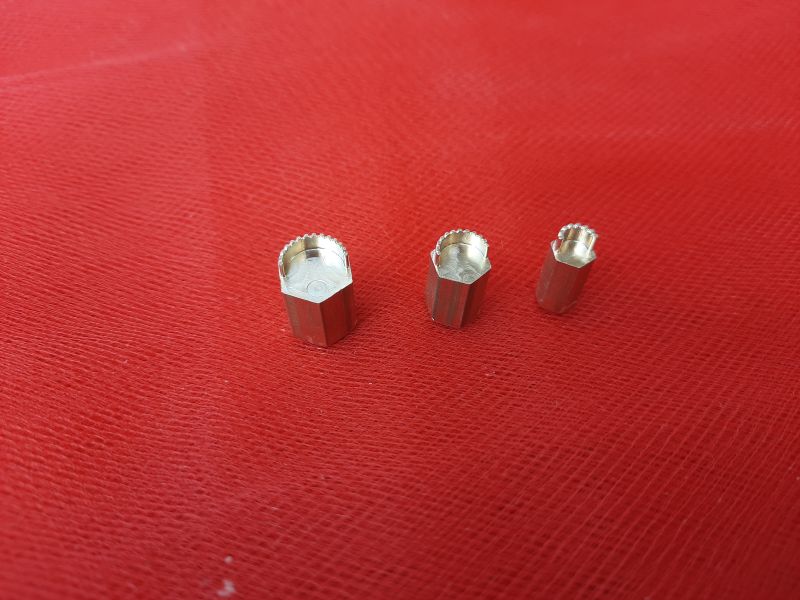 Set de 3 punzones diam. Semicrculo de 9-8-6 mm con puntos, con asa, Valchekan (7)