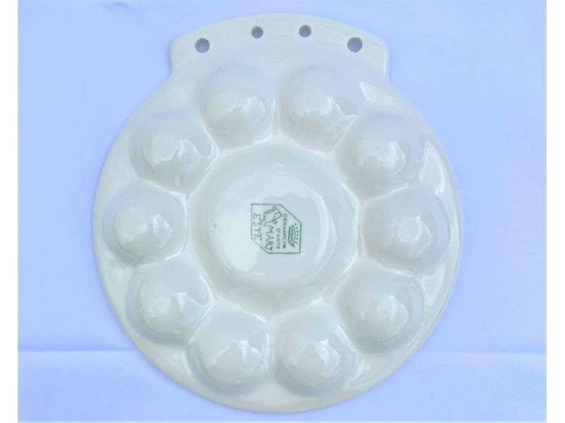 19 cm round ceramic palette, with 11 round grooves and brush rest