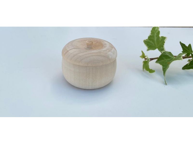 Linden wood jar with lid, turned by hand