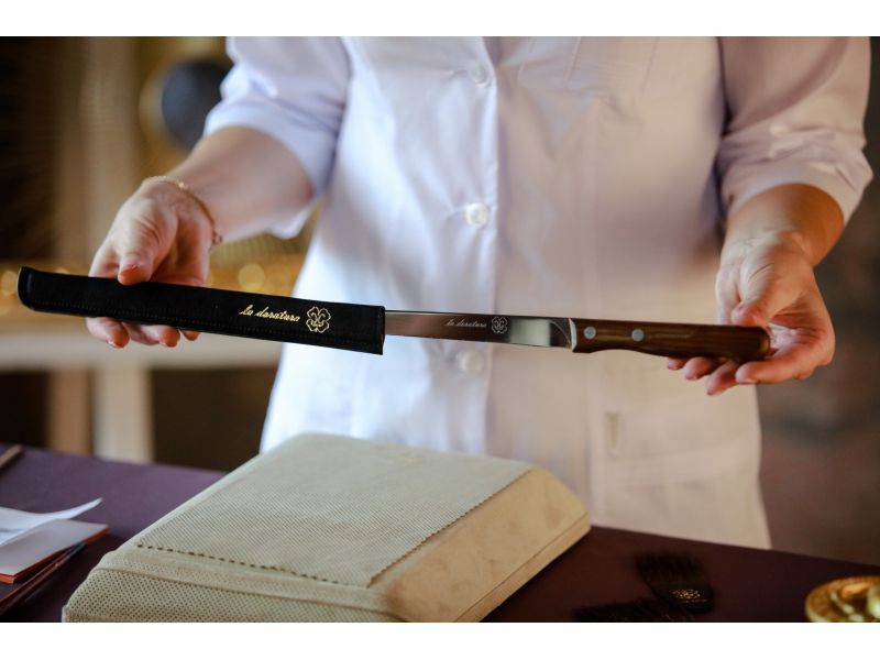 Grand couteau  dorure avec tui en cuir, longueur 24 cm, PG de haute qualit