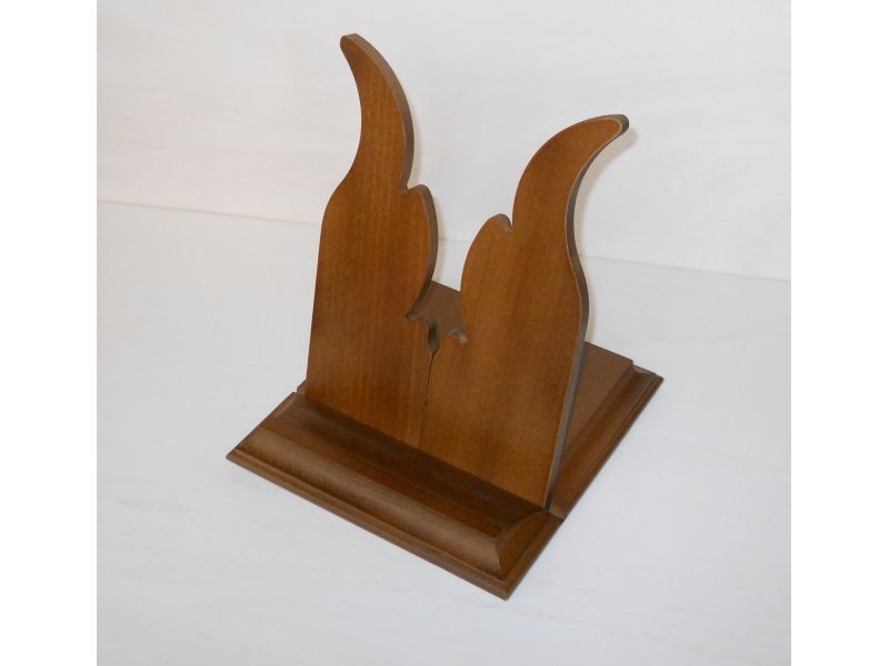 Table lectern for icon with angel wings in linden wood