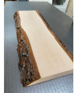 Pezzo unico, in legno massiccio di ONTANO con smussi e corteccia, 18x50 cm