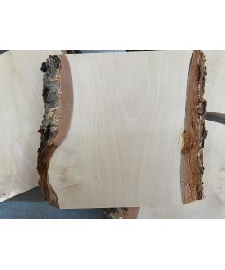 Verschiedenes Stck, aus massivem BIRKENholz mit Fasen und Rinde, Breite 15-20 cm, Hhe 20 cm